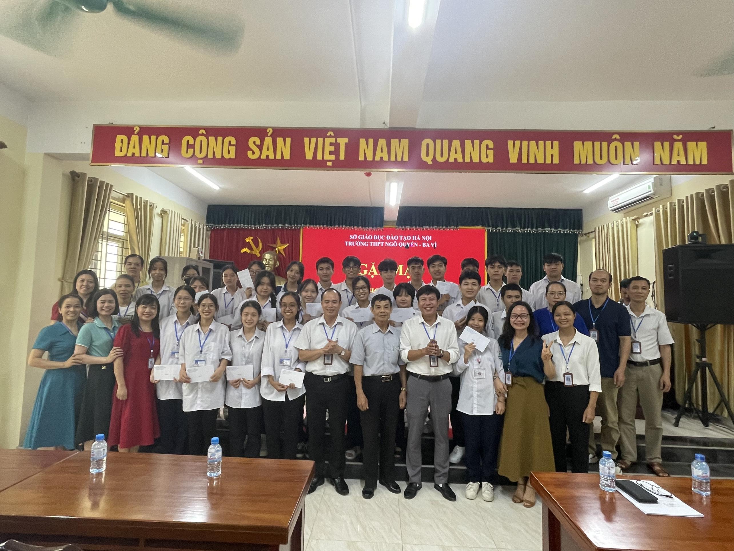 Gặp mặt đội tuyển thi học sinh giỏi thành phố năm 2023-2024