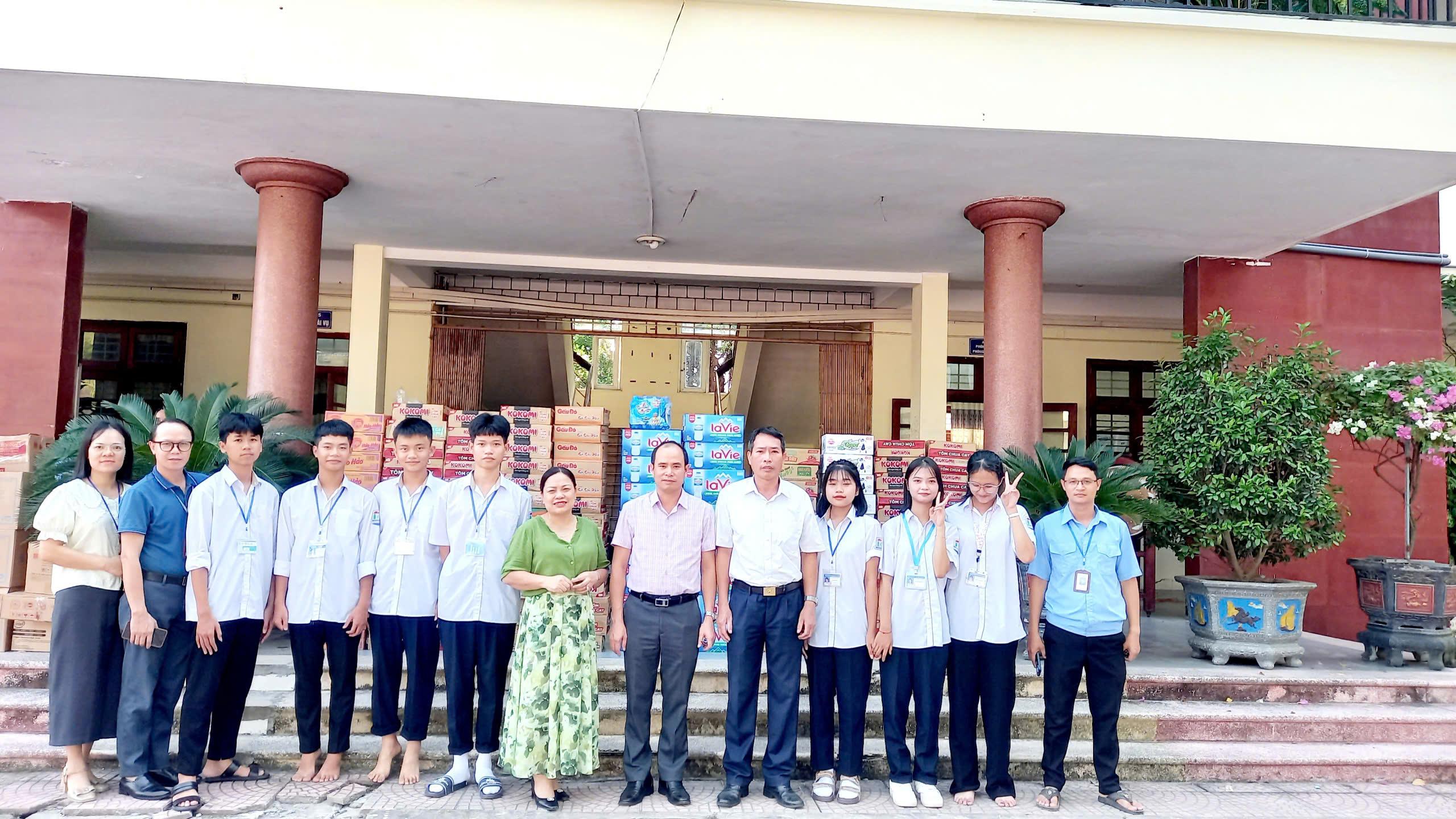 QUYÊN GÓP ỦNG HỘ CÁC TRƯỜNG BỊ ẢNH HƯỞNG DO BÃO, LỤT 