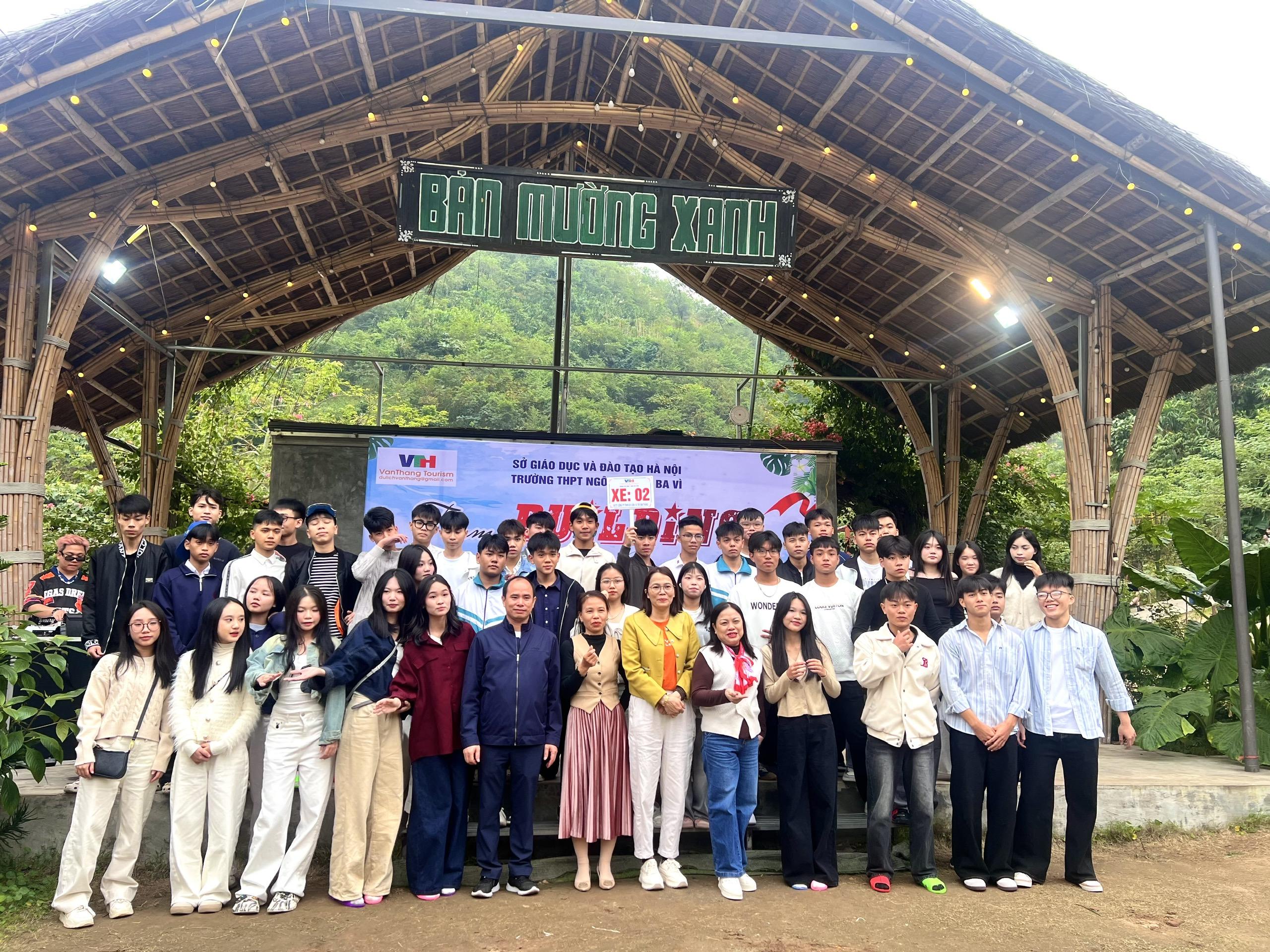 BUỔI NGOẠI KHÓA HOẠT ĐỘNG TRẢI NGHIỆM TẠI BẢN MƯỜNG XANH CỦA KHỐI 10 VÀ KHỐI 11 TRƯỜNG THPT NGÔ QUYỀN - BA VÌ